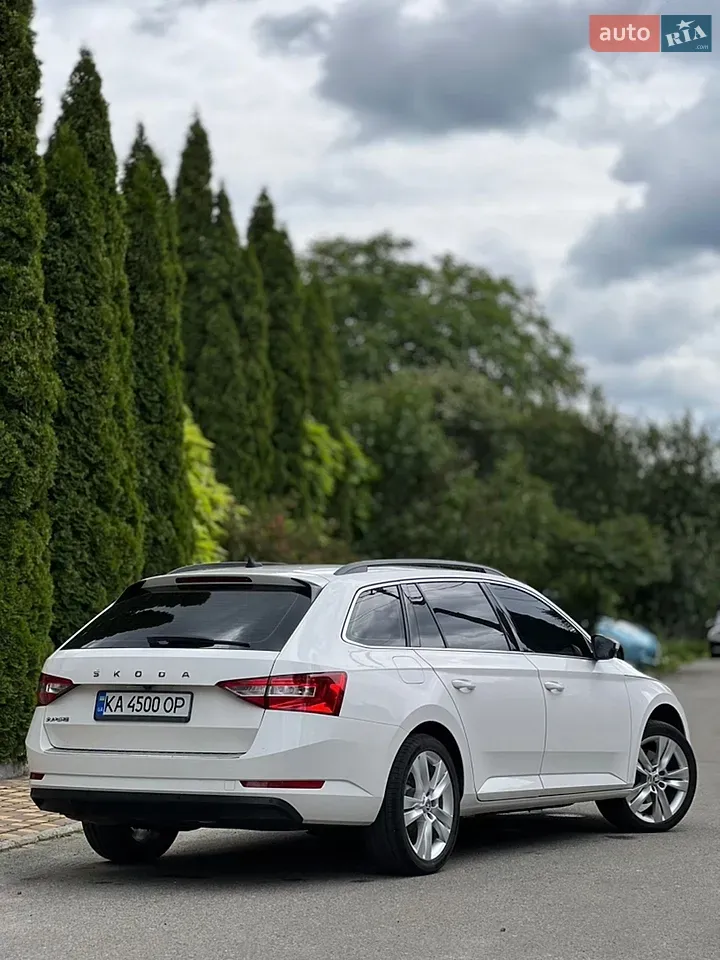 Skoda Superb 2019 photo 2