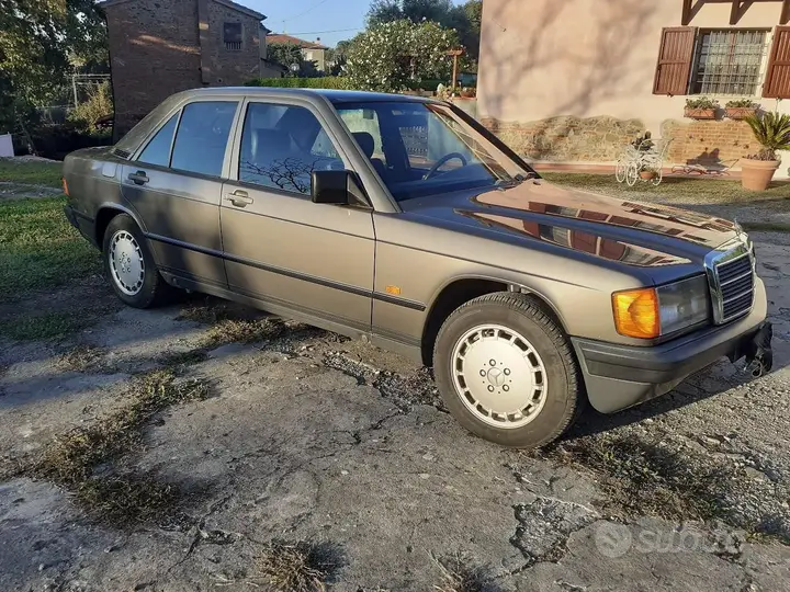 Mercedes-Benz 190 1986 photo 4