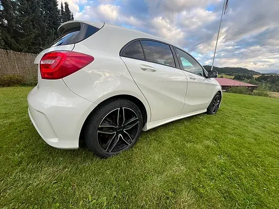 Mercedes-Benz A 180 2013 photo 4