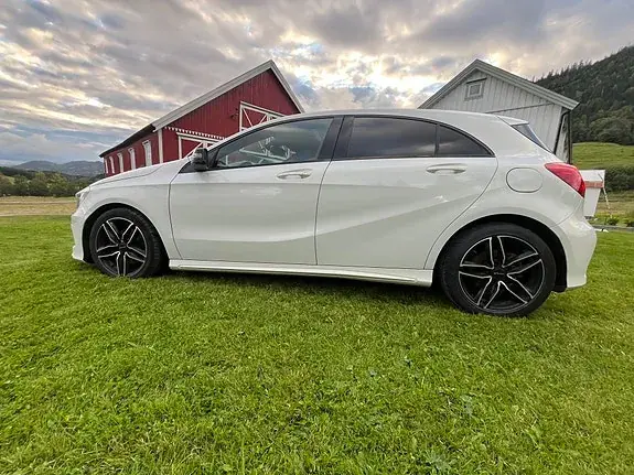 Mercedes-Benz A 180 2013 photo 3