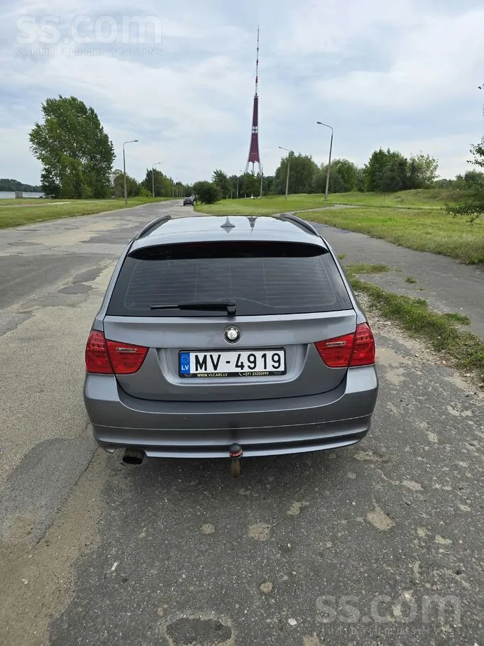 BMW 318 2010 photo 3