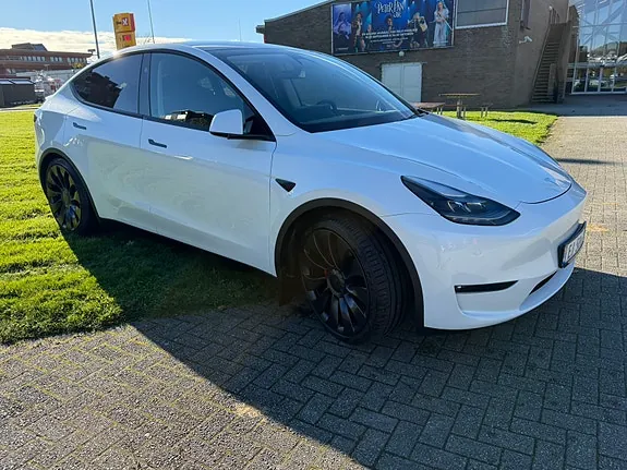 Tesla Model Y 2024 photo 4