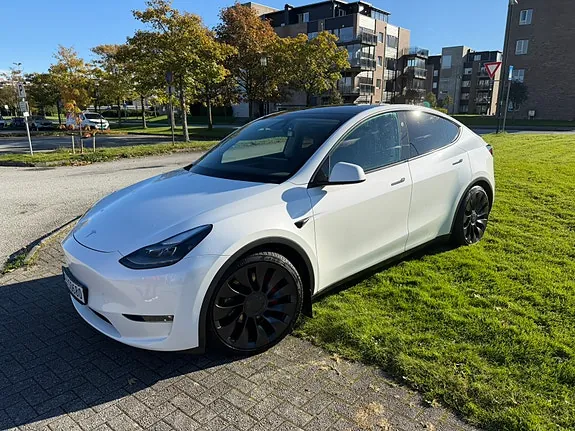 Tesla Model Y 2024 photo 2