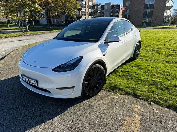 Tesla Model Y 2024 photo 3