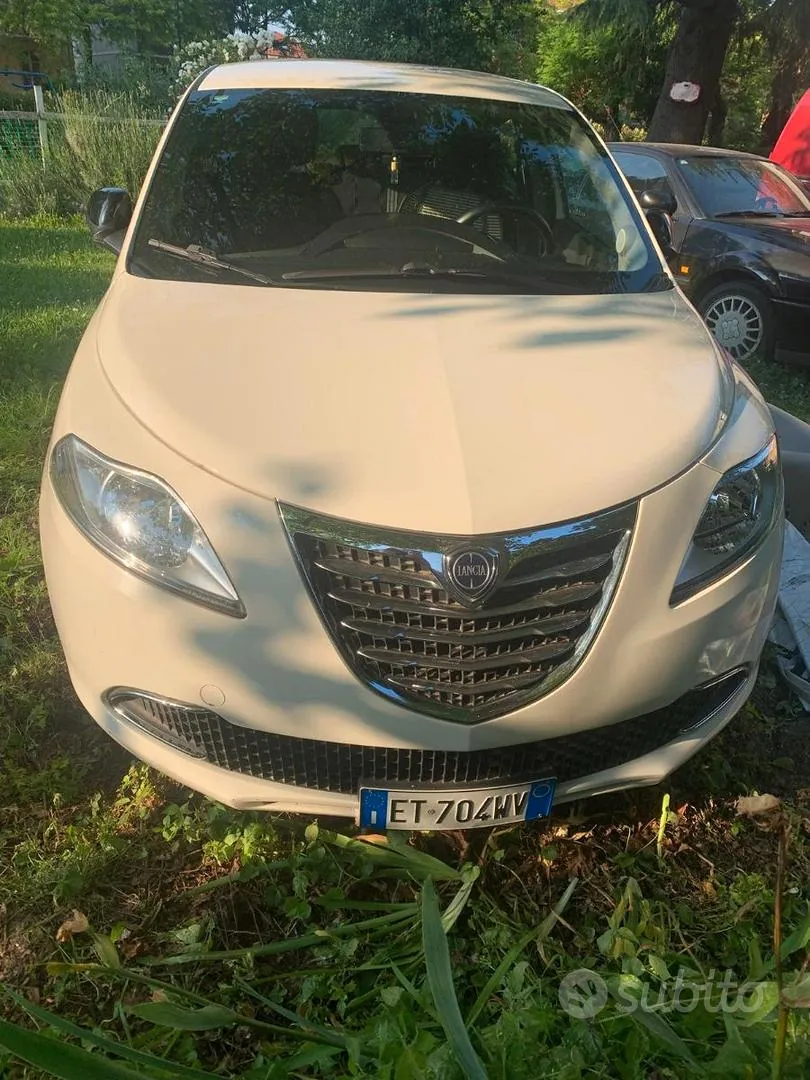 Lancia Ypsilon