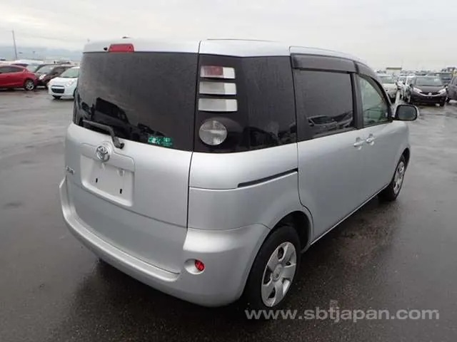 Toyota Sienta 2009 photo 4
