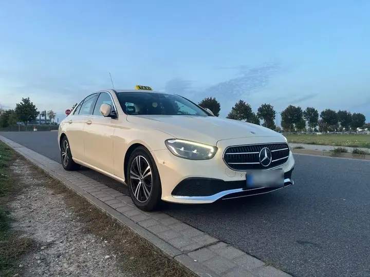 Mercedes-Benz E 200D