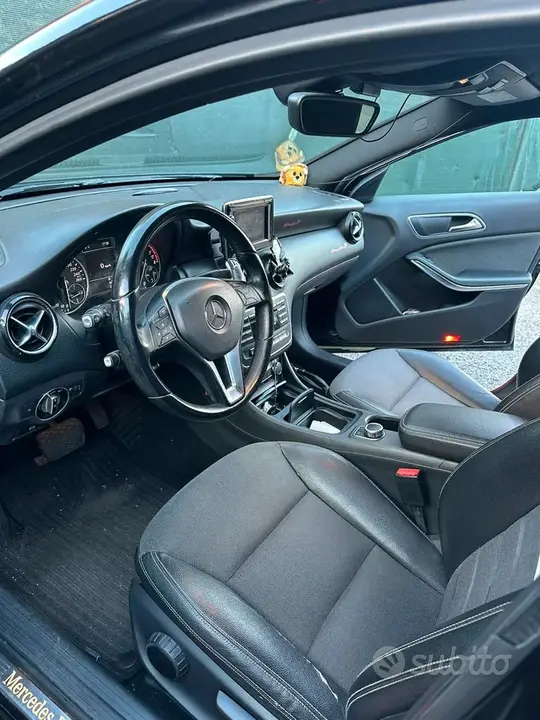 Mercedes-Benz A 180 2013 photo 2