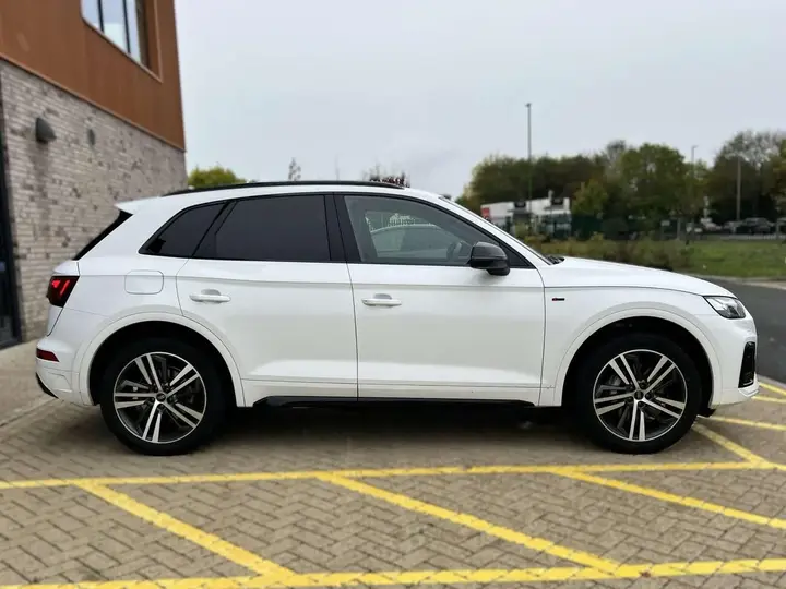 Audi Q5 2021 photo 2