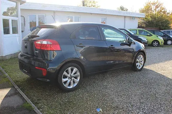 Kia Rio 2015 photo 4