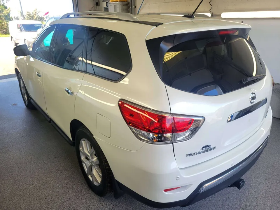 Nissan Pathfinder 2016 photo 2