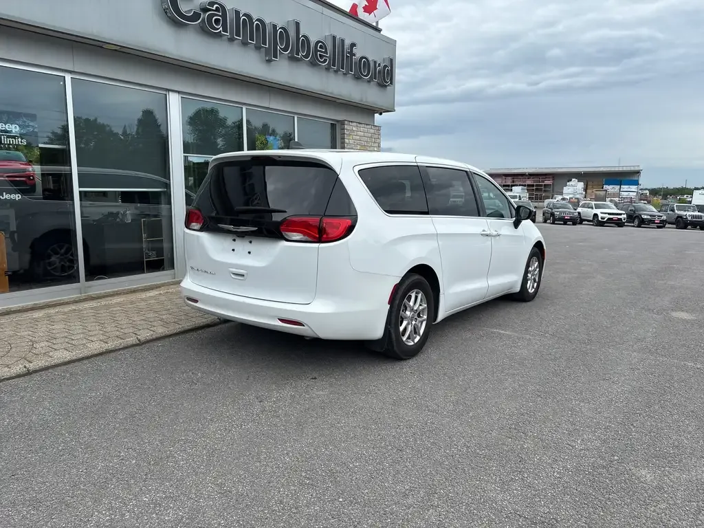 Chrysler Grand Caravan 2024 photo 5