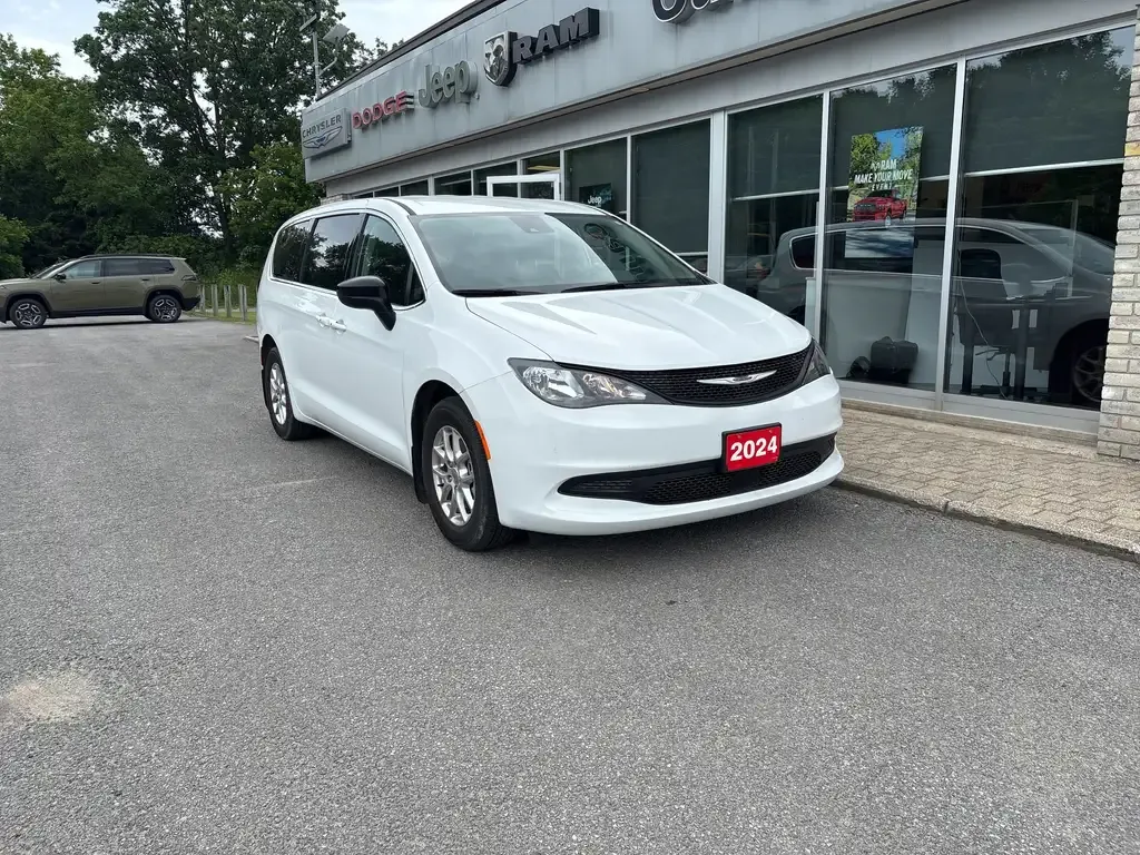 Chrysler Grand Caravan 2024 photo 3