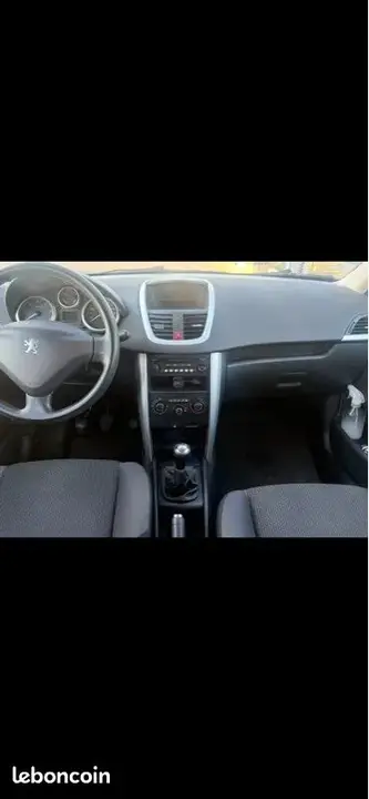 Peugeot 207 2013 photo 3