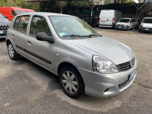 Renault Clio 2010 photo 3