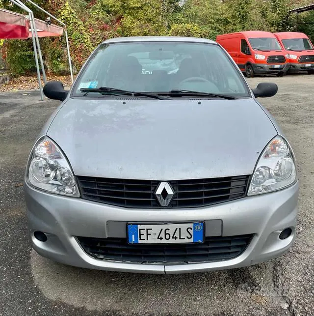 Renault Clio 2010 photo 2