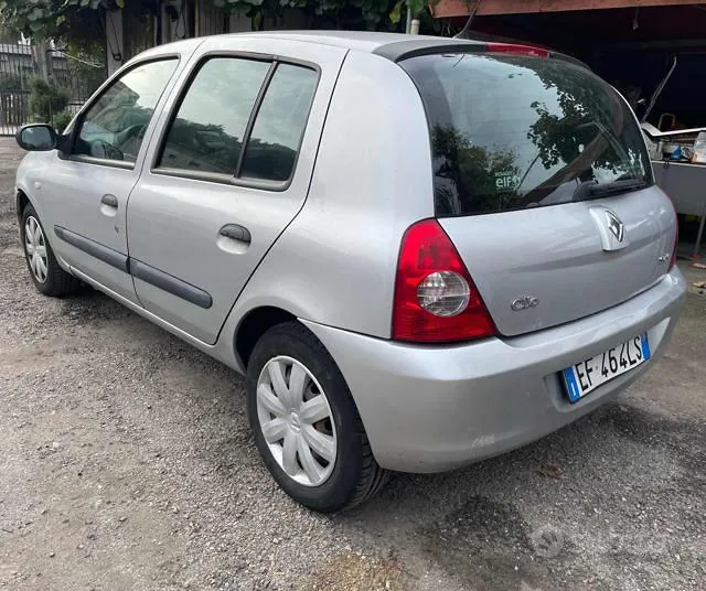 Renault Clio 2010 photo 4