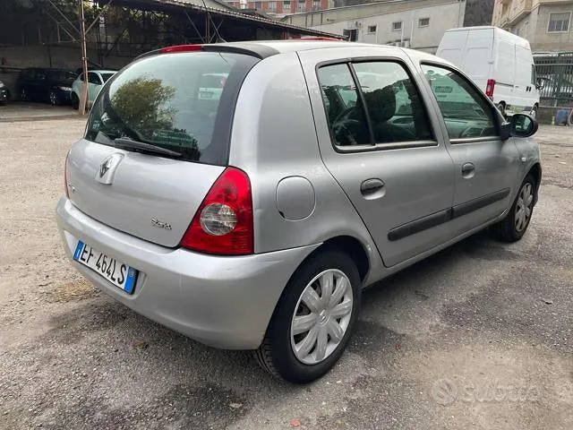Renault Clio 2010 photo 5