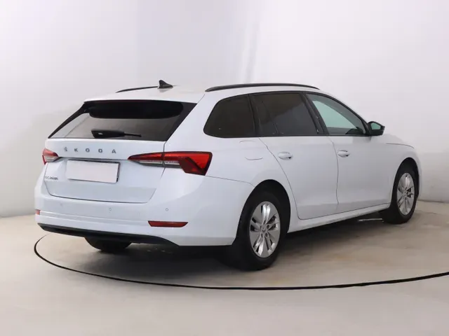 Skoda Octavia Combi 2021 photo 4