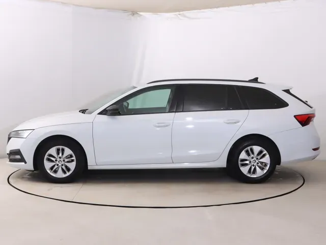 Skoda Octavia Combi 2021 photo 2