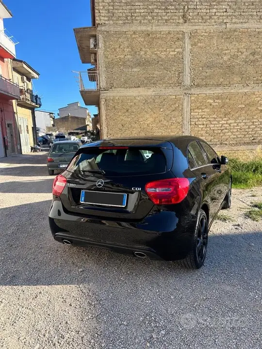 Mercedes-Benz A 180 2014 photo 2