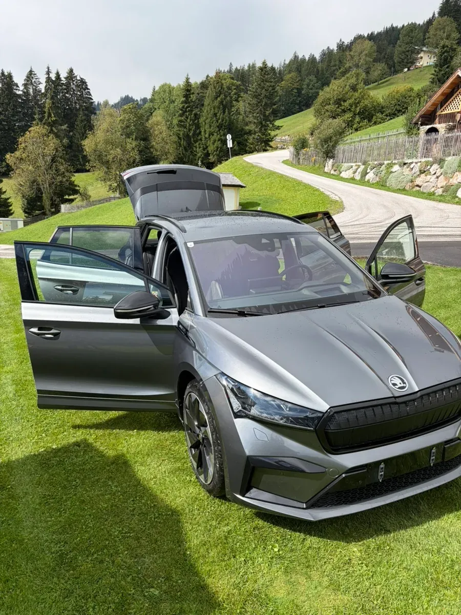 Skoda Enyaq 2023 photo 2