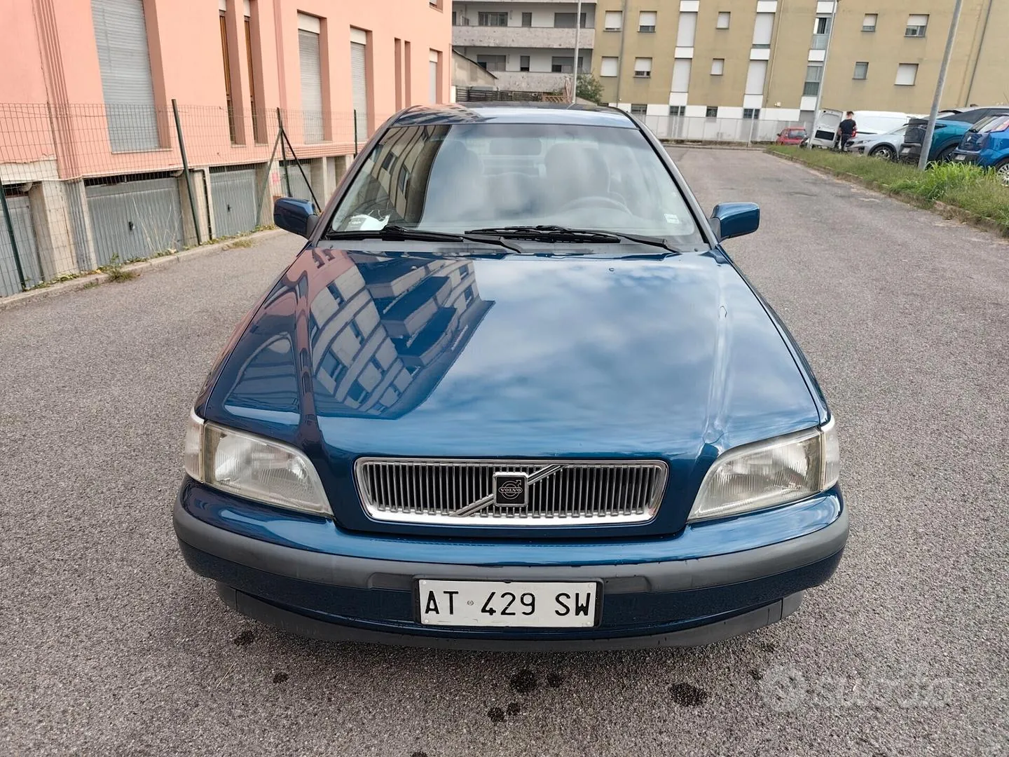 Volvo S40 1997 photo 2