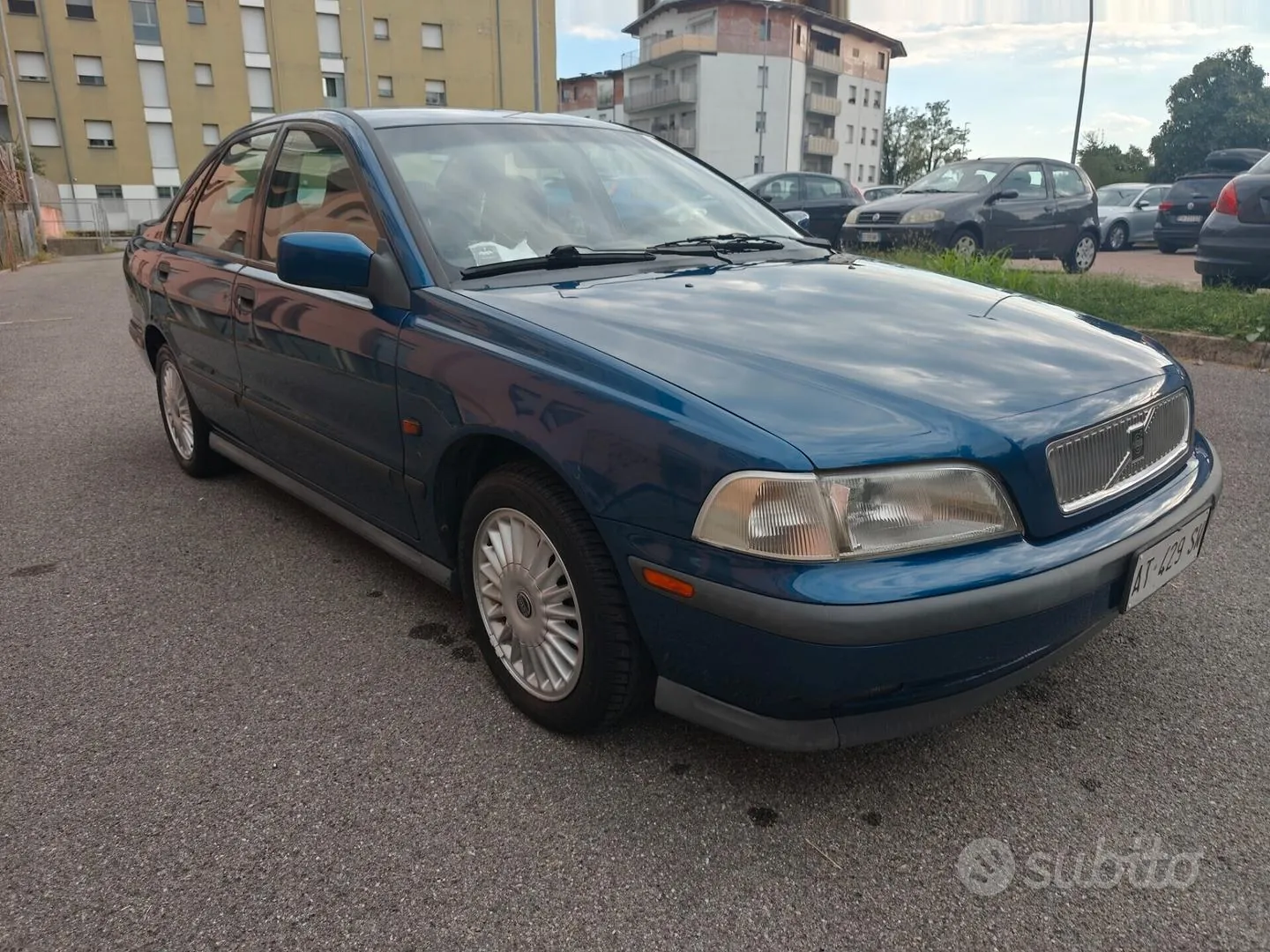 Volvo S40 1997 photo 3