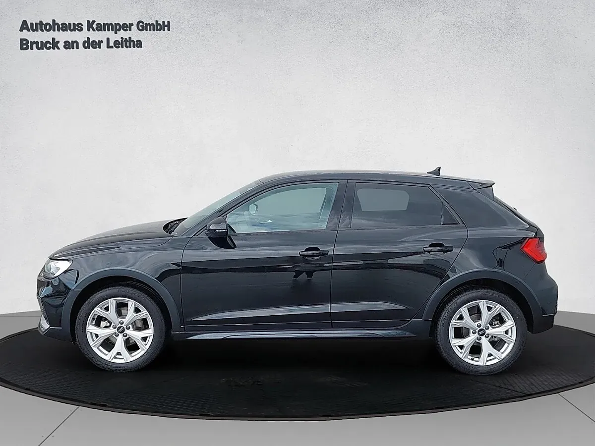 Audi A1 2025 photo 2