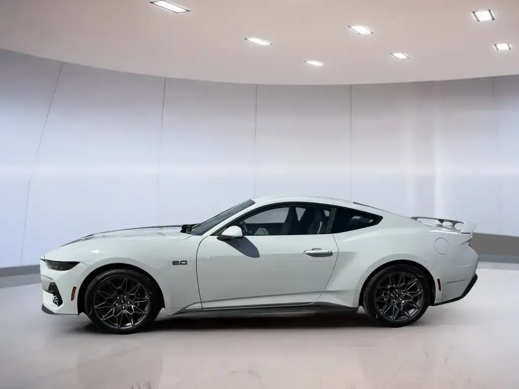 Ford Mustang 2026 photo 2
