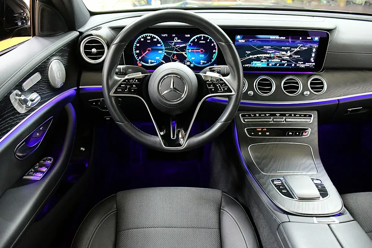 Mercedes-Benz E-Class 2022 photo 2