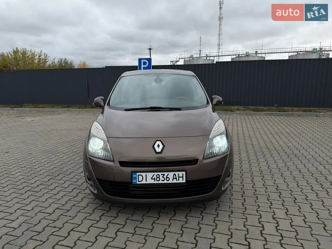 Renault Grand Scenic 2011 photo 2