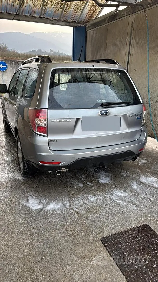 Subaru Forester 2010 photo 2