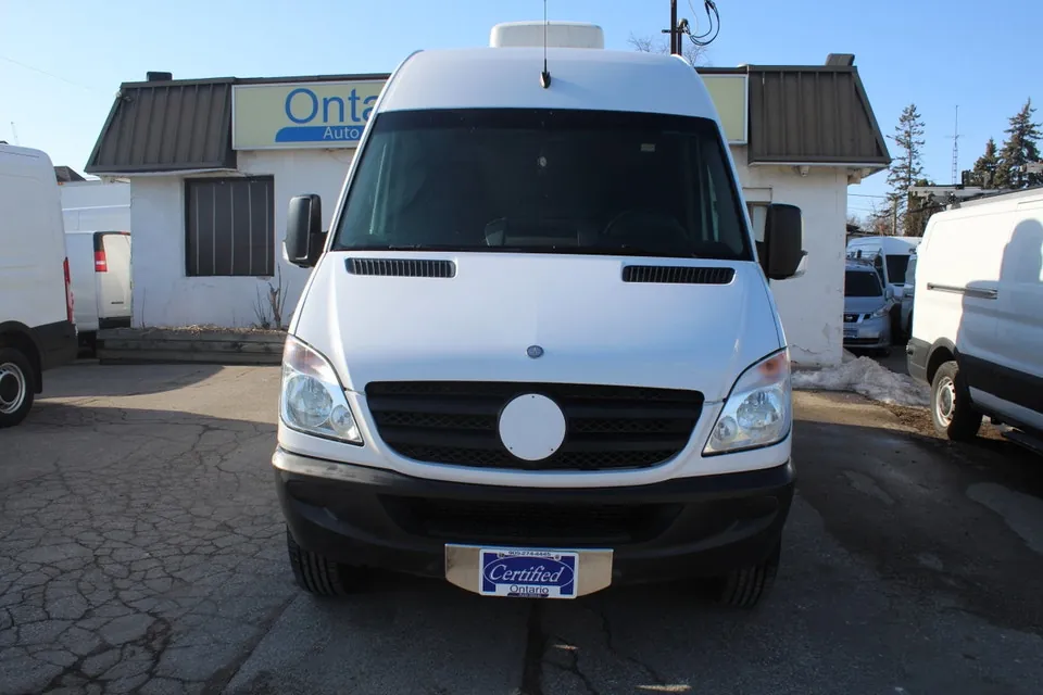 Mercedes-Benz Sprinter Van 2010 photo 4
