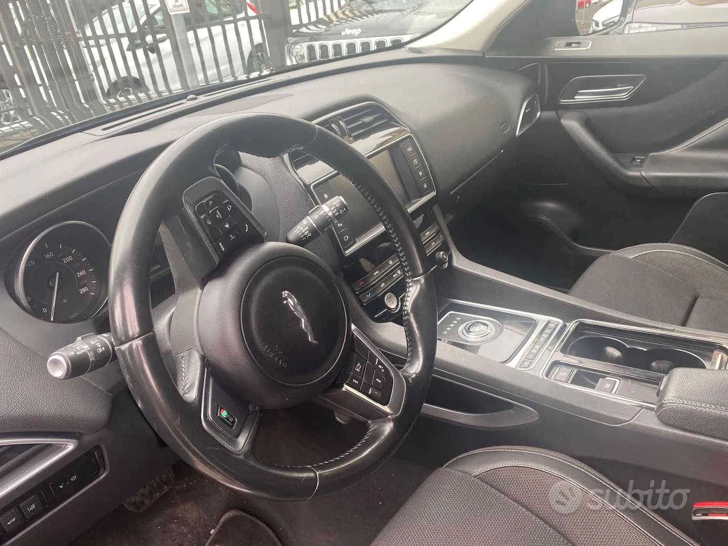 Jaguar F-Pace 2016 photo 4