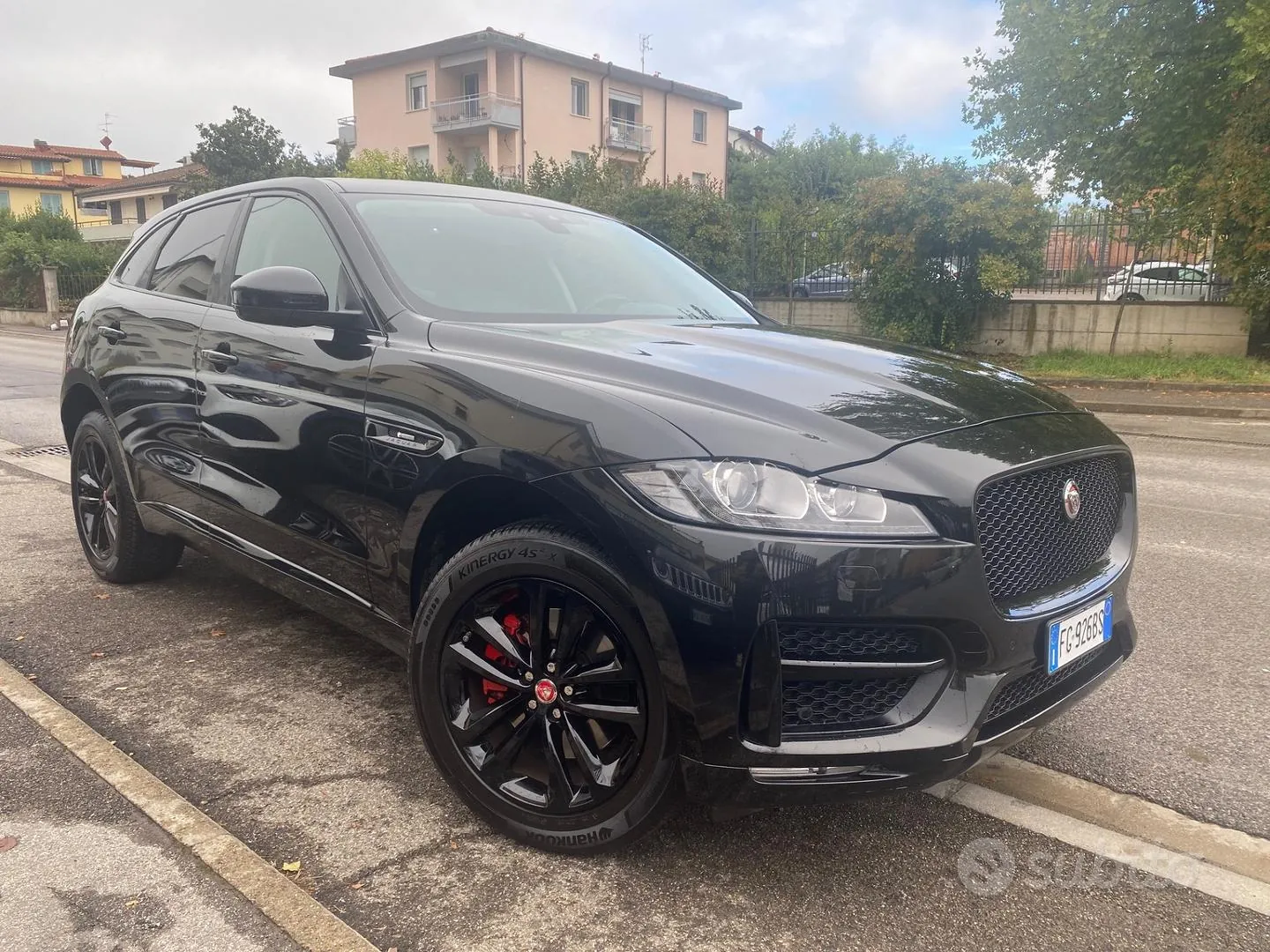 Jaguar F-Pace 2016 photo 2
