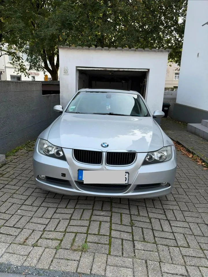 BMW 318I E90