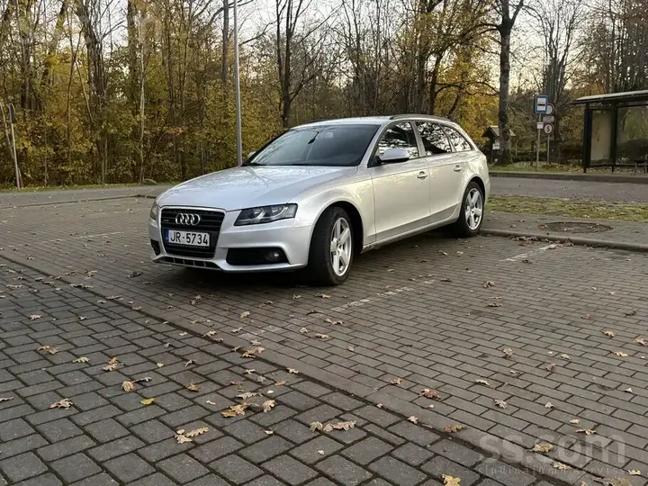 Audi A4 2010 photo 2