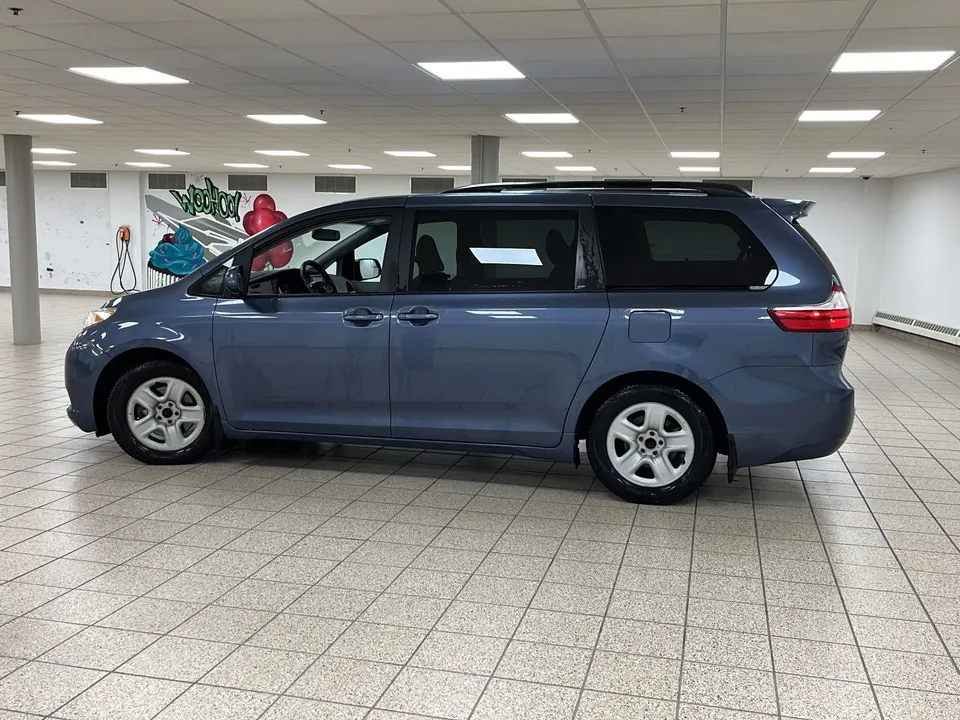 Toyota Sienna 2015 photo 3