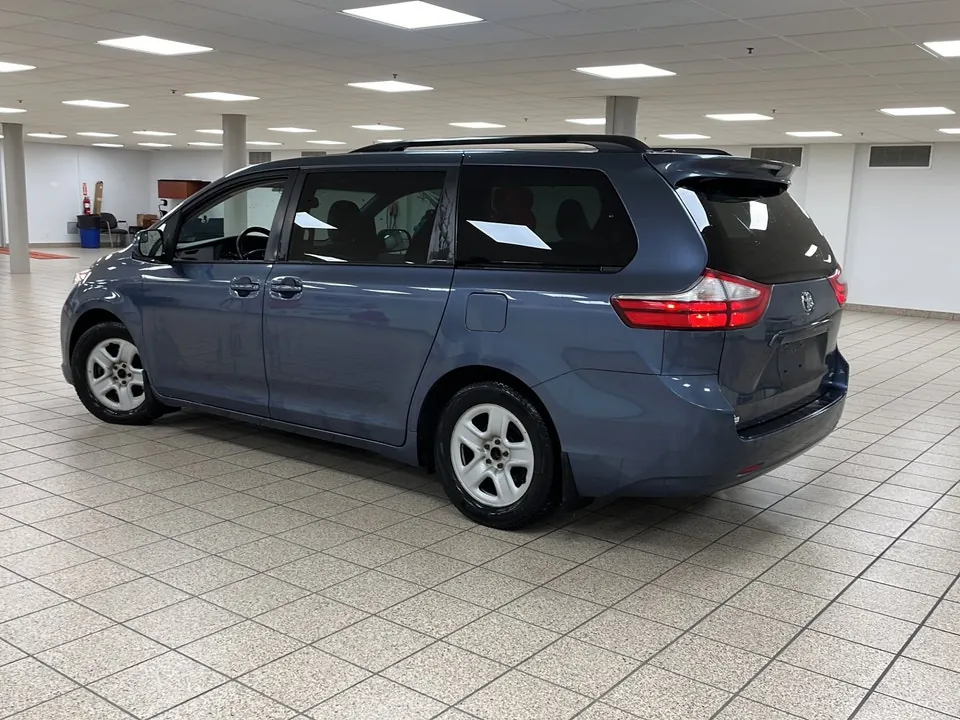 Toyota Sienna 2015 photo 4