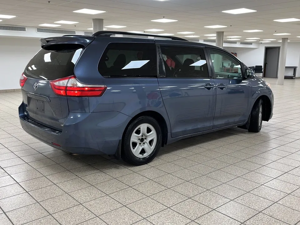 Toyota Sienna 2015 photo 5