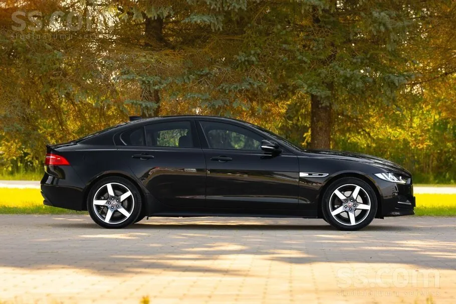 Jaguar Xe 2019 photo 3