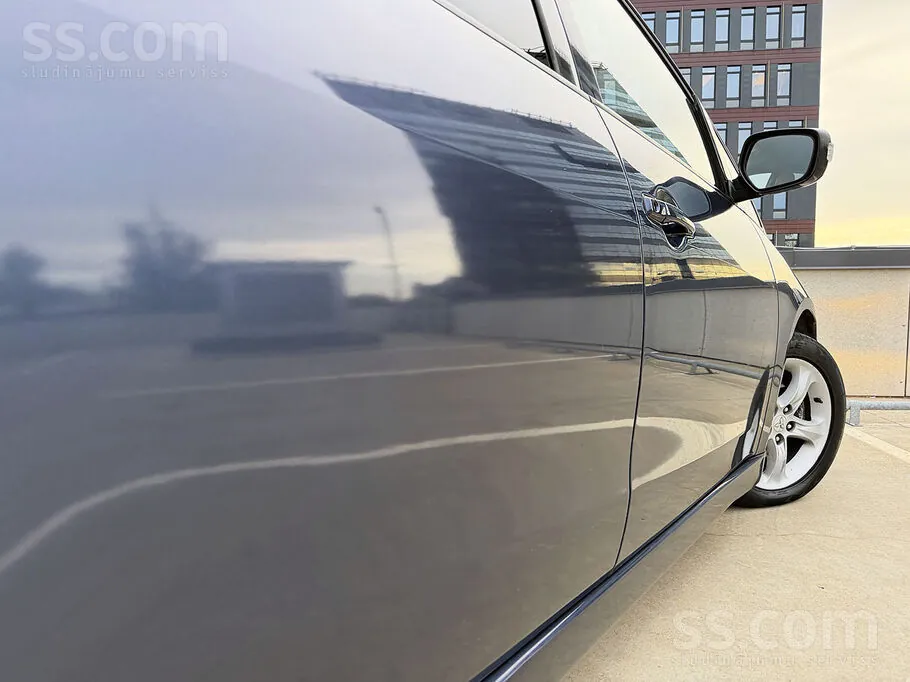 Mitsubishi Grandis 2004 photo 5
