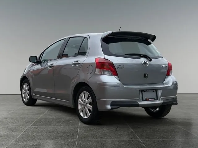 Toyota Yaris 2011 photo 4