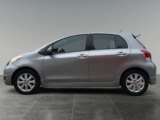 Toyota Yaris 2011 photo 2