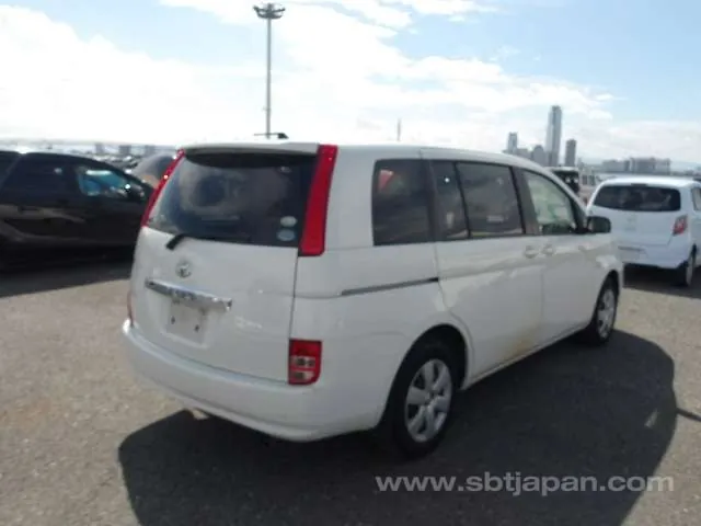 Toyota Isis 2006 photo 4