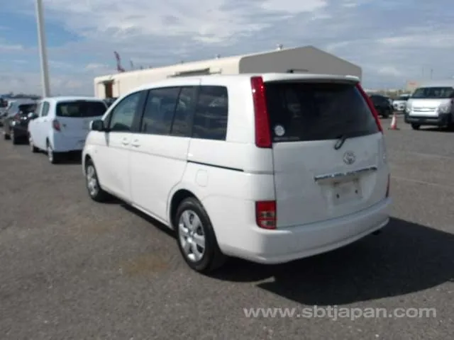 Toyota Isis 2006 photo 3