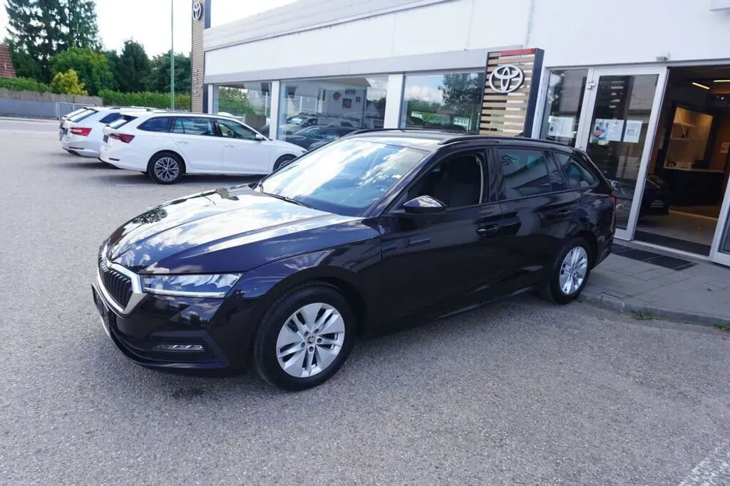 Skoda Octavia 2023 photo 2
