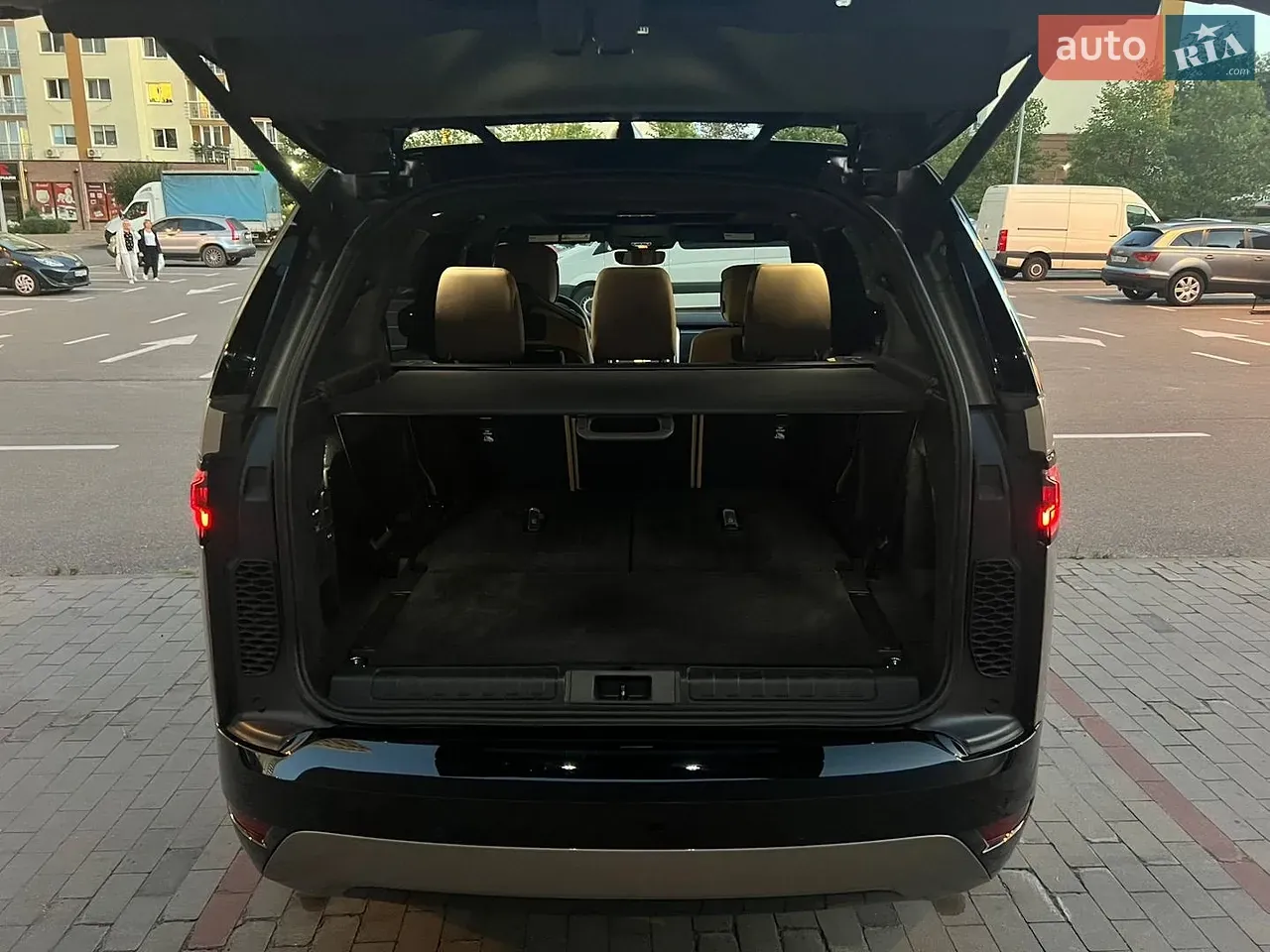 Land Rover Discovery 2024 photo 4
