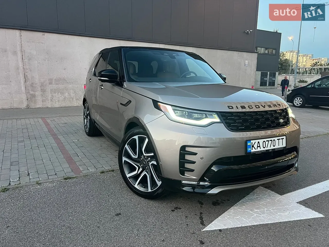 Land Rover Discovery 2024 photo 5